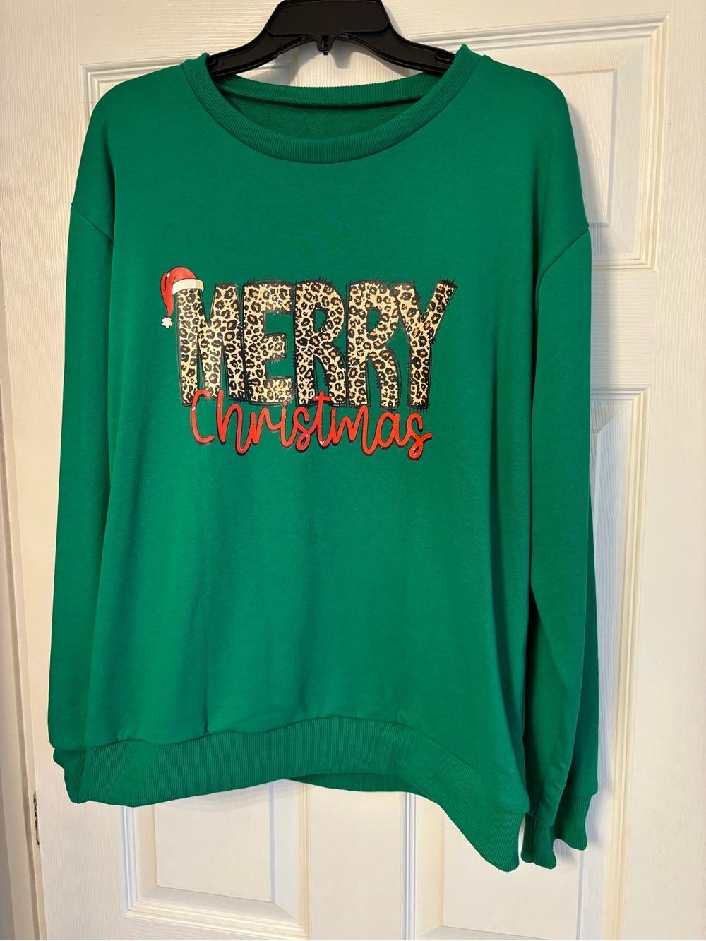 New Green 'Merry Christmas' Leopard Print Holiday Sweatshirt. Sz L